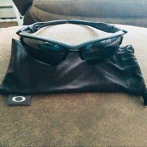 Men’s Oakley sungnlasses